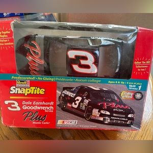 1998 Revell Monogram SnapTite 3 Dale Earnhardt Goodwrench Plus Monte Carlo